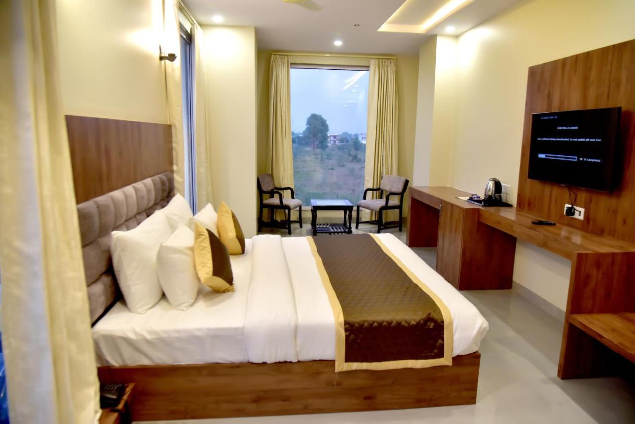 Aarna Hotel 3*