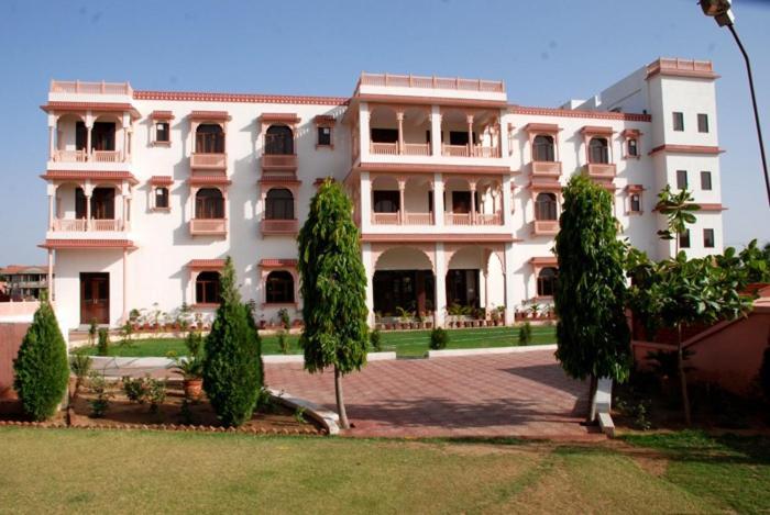 Apano Rajasthan & Resort
