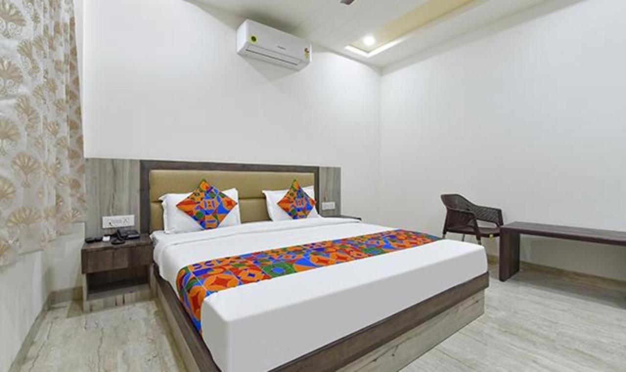Fabhotel Lakhdatar Hotel