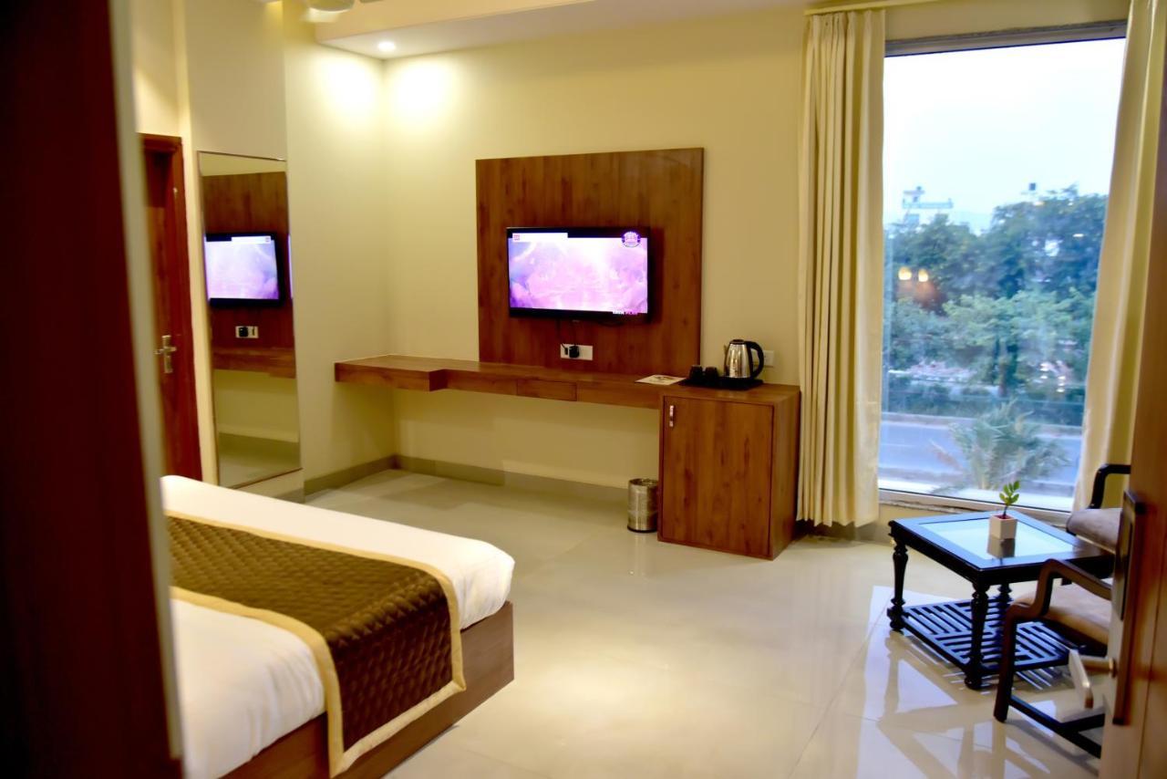 Hotel Aarna 3*