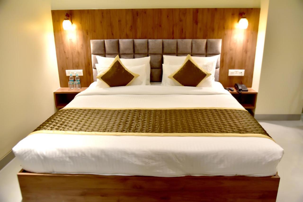 Aarna Hotel