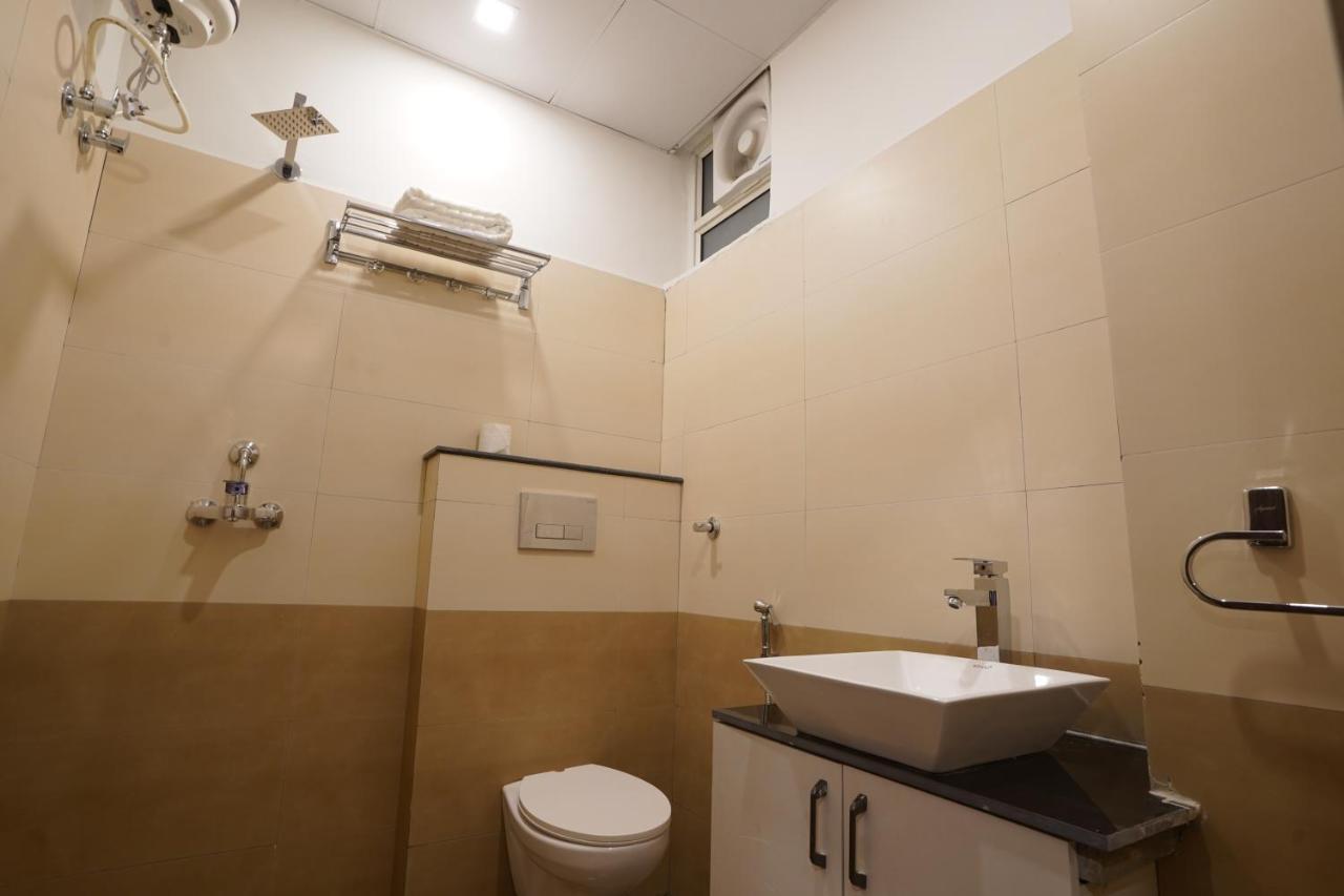 Hotel Yanela - The Connaught House