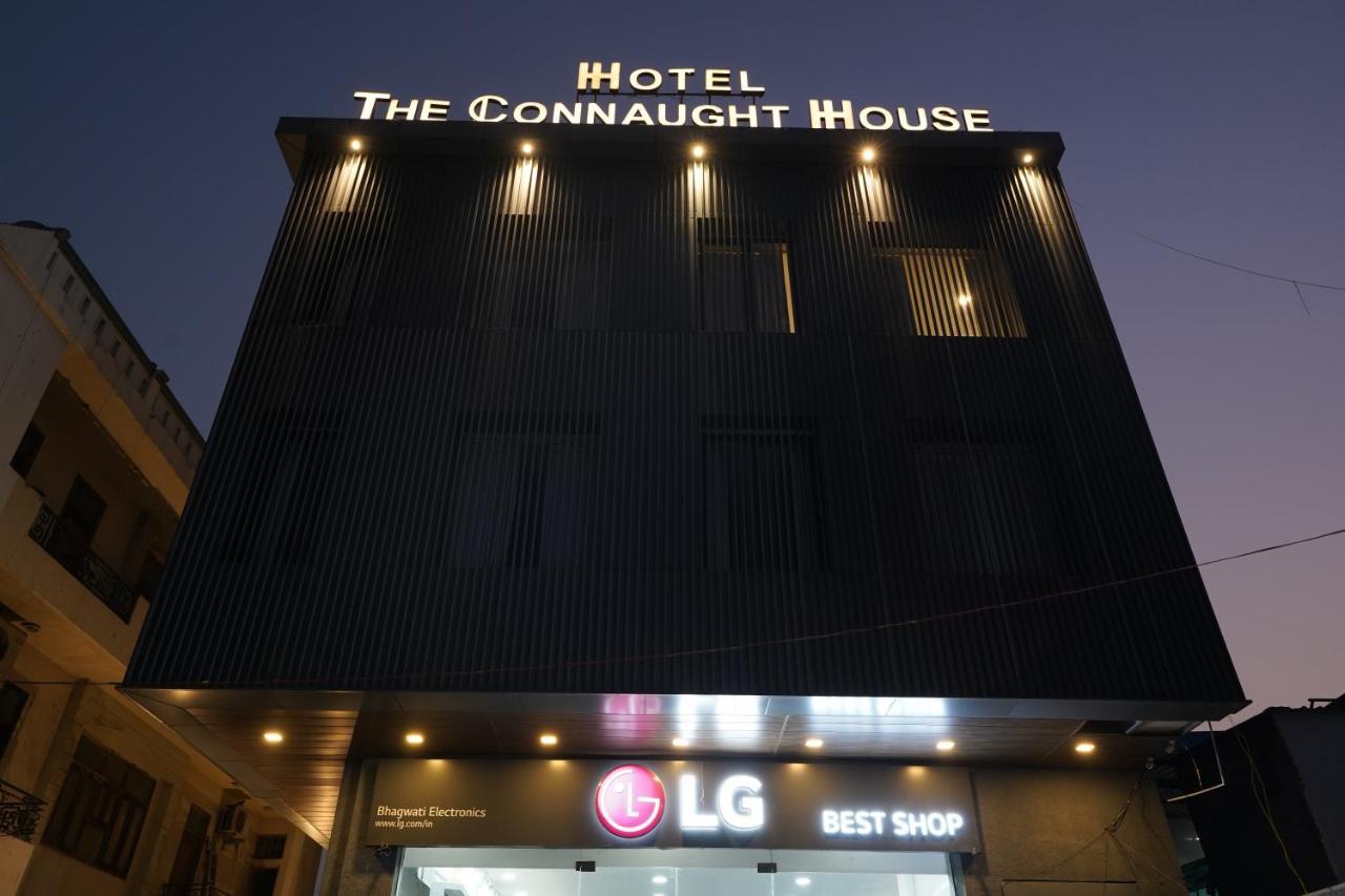 Yanela - The Connaught House Hotel