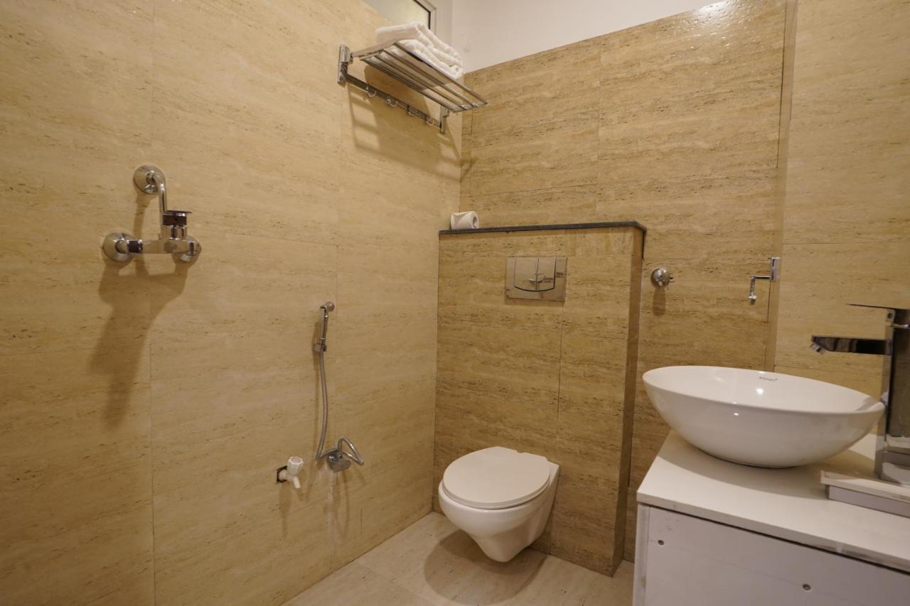 Yanela - The Connaught House Hotel 3*