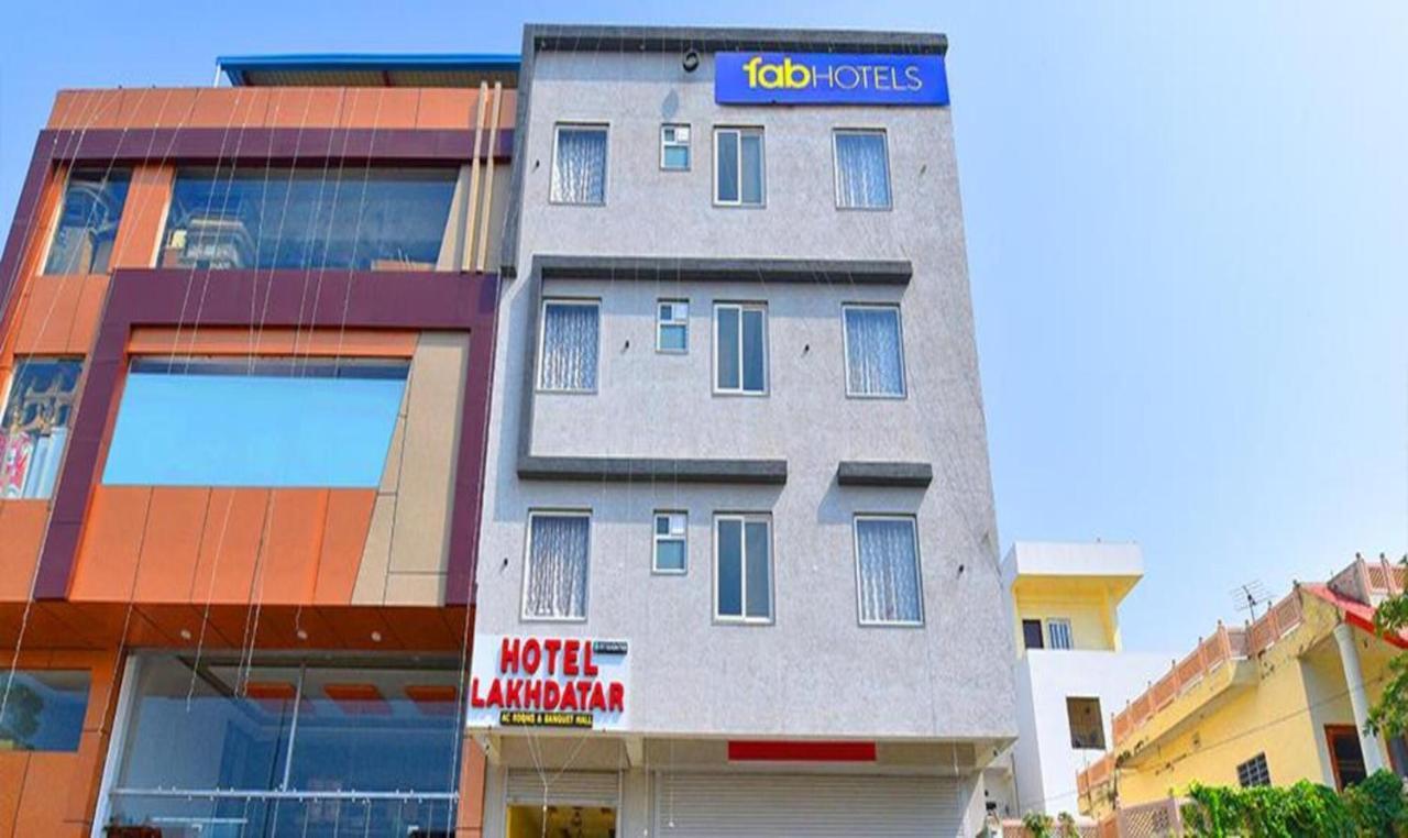 Hotel Fabhotel Lakhdatar *