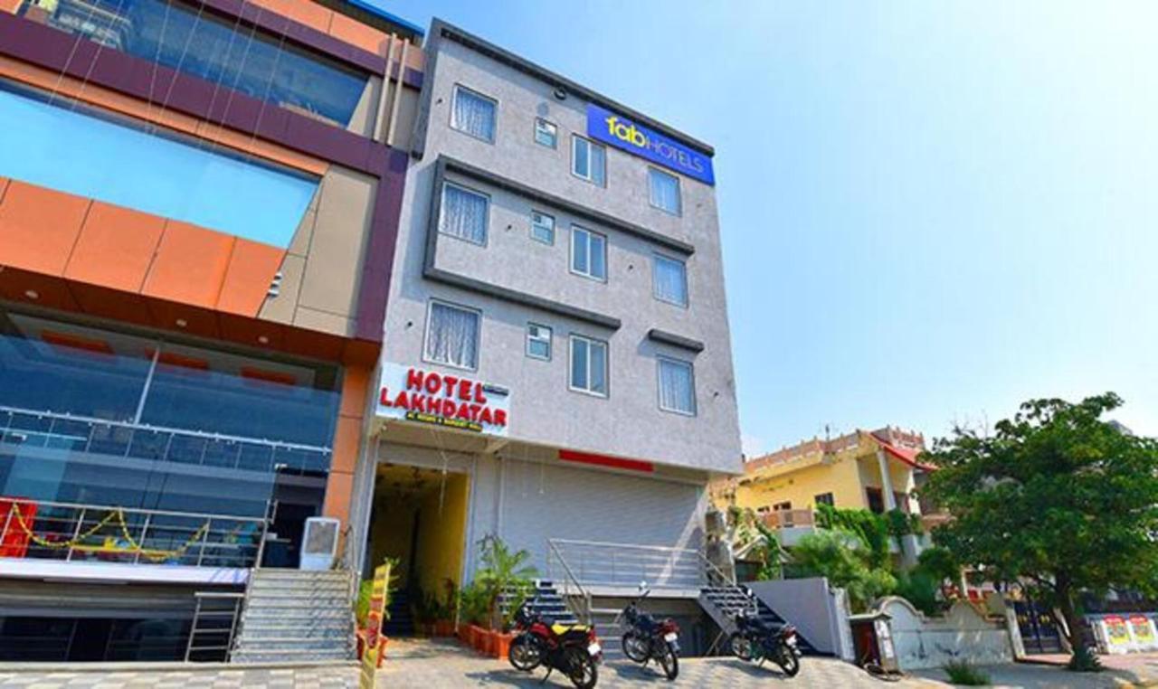 Hotel Fabhotel Lakhdatar *