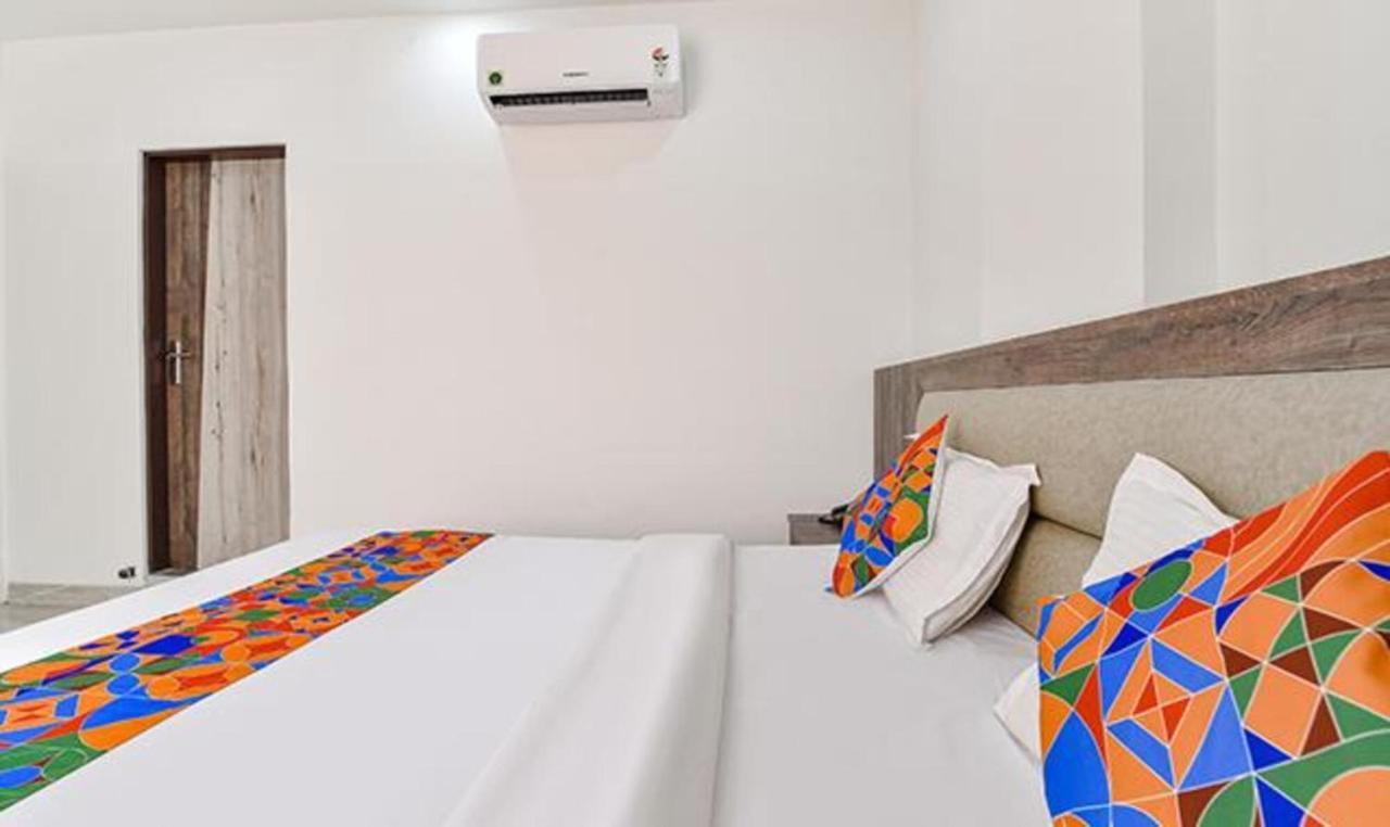 Fabhotel Lakhdatar Hotel *