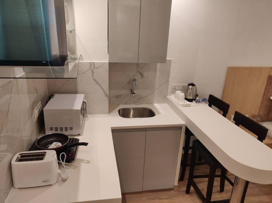 Lovely 1-bedroom With Small Kitchen And Pool Apartment Jaipur