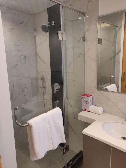 Lovely 1-bedroom With Small Kitchen And Pool Jaipur