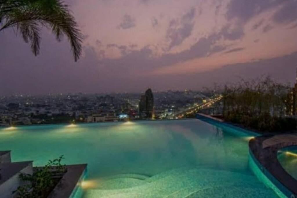 Lovely 1-bedroom With Small Kitchen And Pool Jaipur