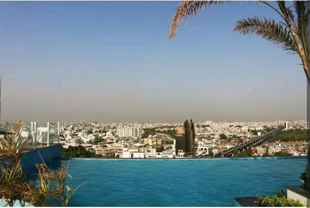 Lovely 1-bedroom With Small Kitchen And Pool Apartment *