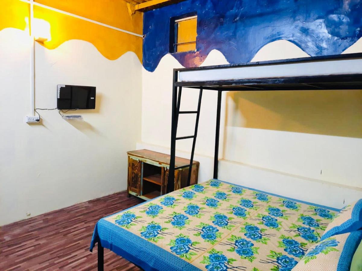 Hostel Housetel *