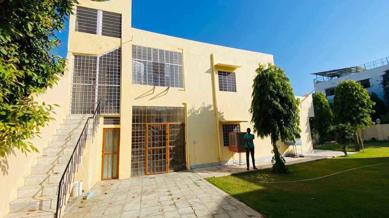 Apartment Oyo Saket And Garden
