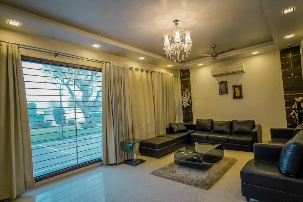 Amayra The Luxury Farm Villa *