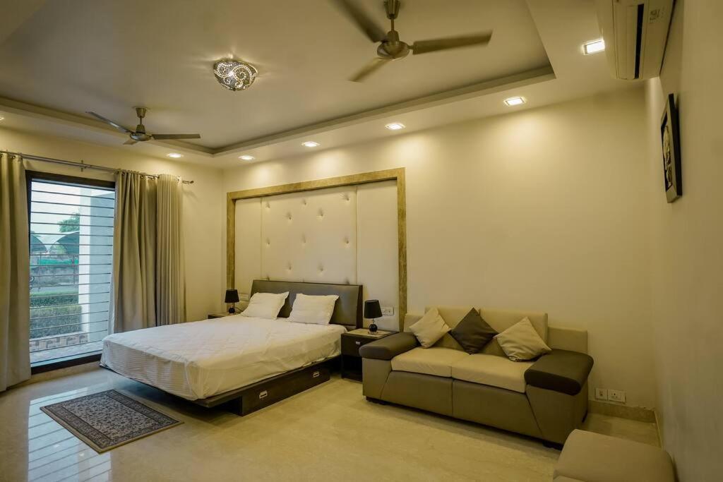 Amayra The Luxury Farm Villa Jaipur