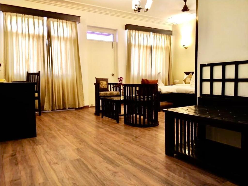 Glitz Hotel 3*