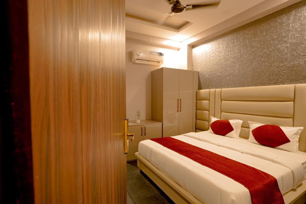 Hotel Yanela - The Connaught House 3*