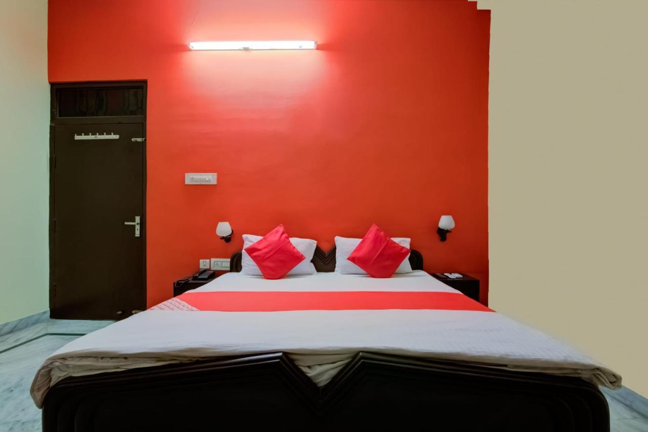 Oyo Malhotra Hotel