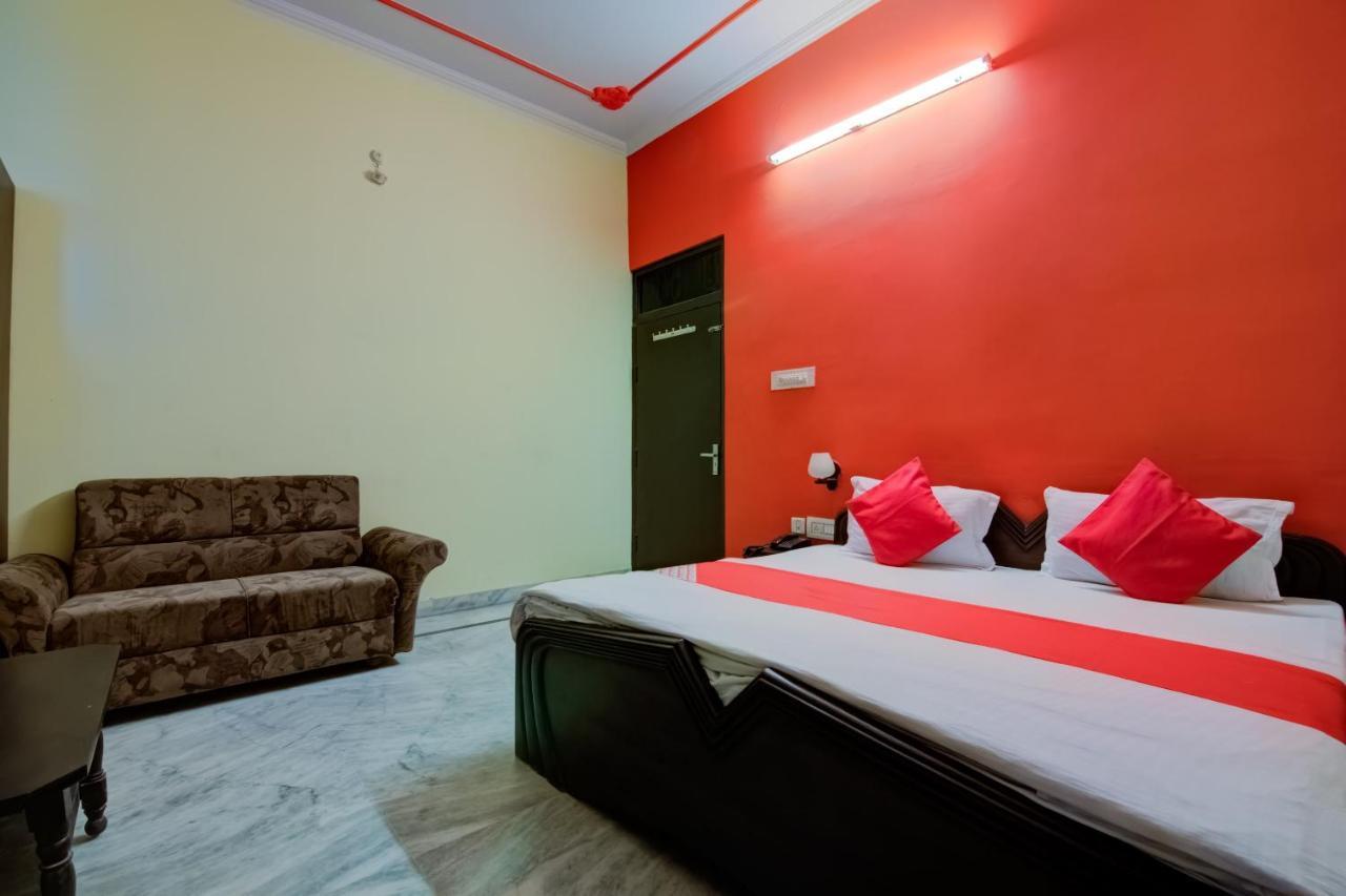 Oyo Malhotra Hotel 3*