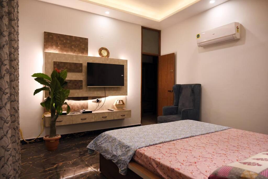 Acorn Villa