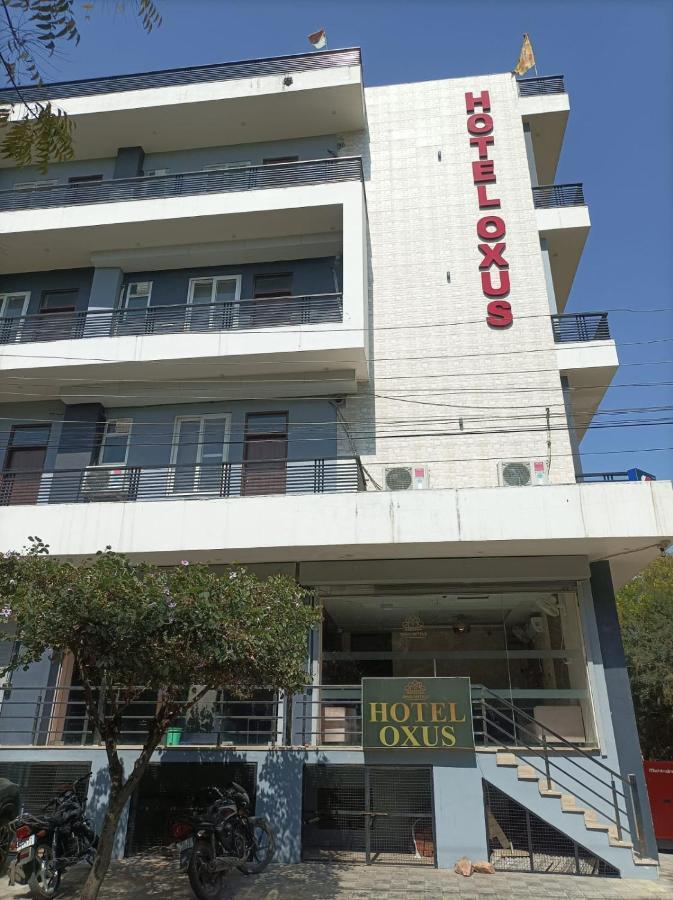 Hotel Oxus 3*
