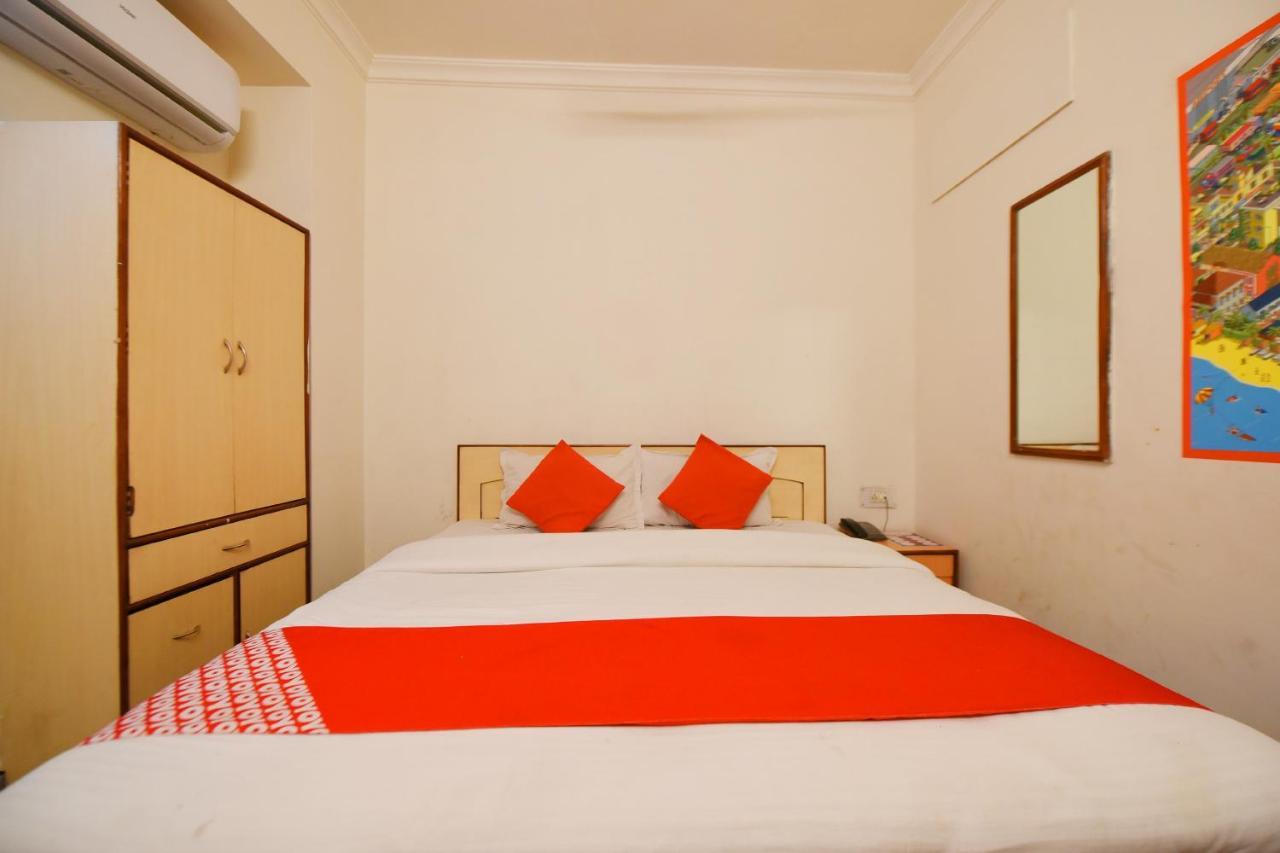 Oyo C M Regency Hotel *