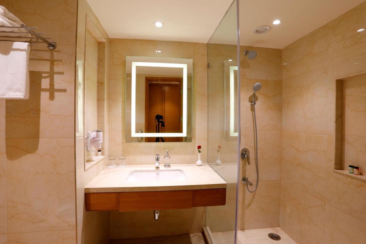 Hotel Sarovar Portico 4*