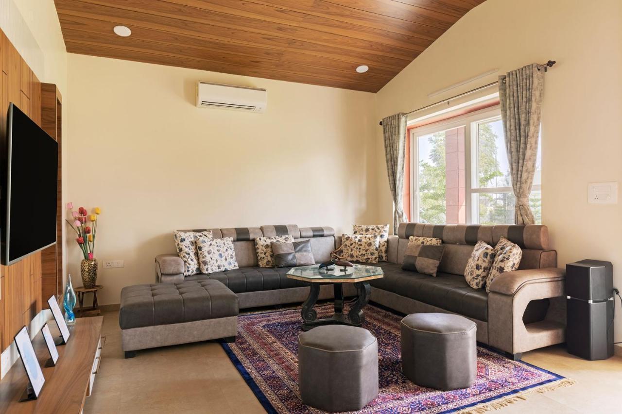 Inaayat By Stayvista - Luxe Retreat With Pool & Garden