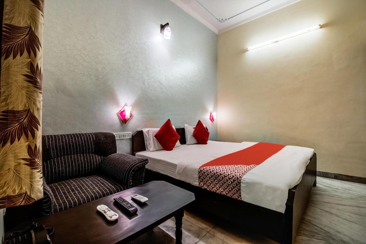Oyo Malhotra Hotel 3*