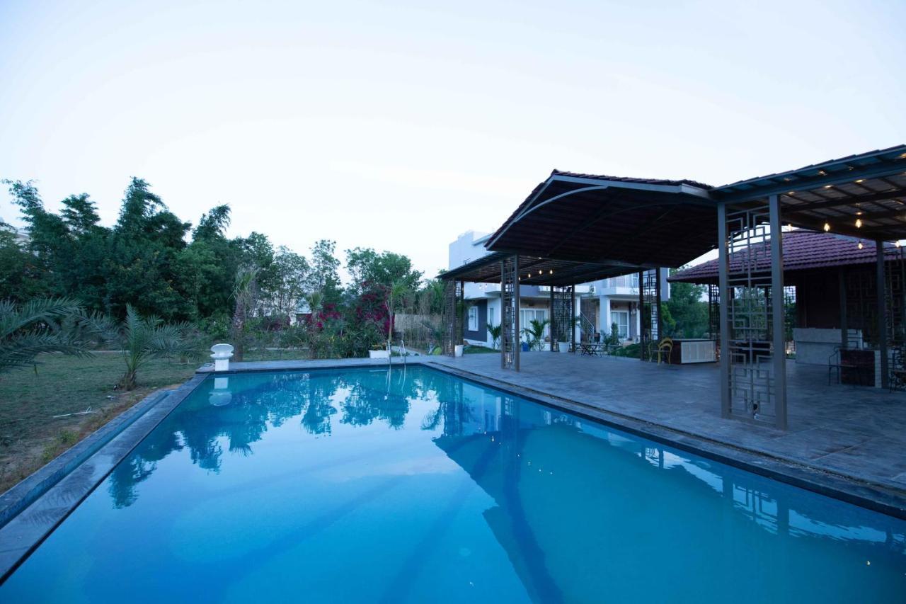 Natural Pearl Farmhouse *