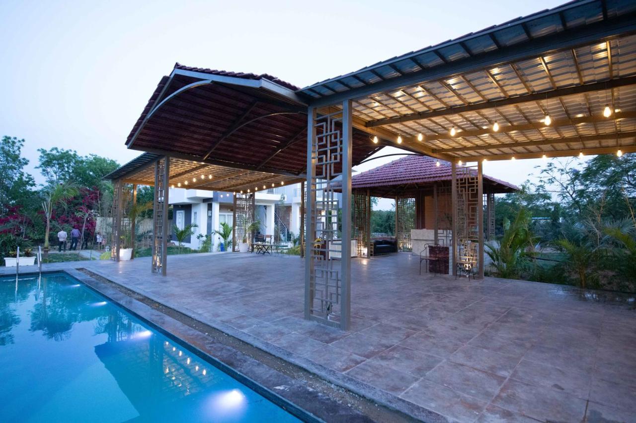 Natural Pearl Farmhouse