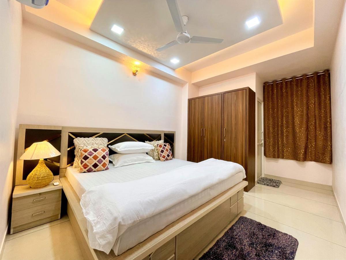 Airport Bliss Apartment+balcony & Netflix + Prime Apartment Jaipur