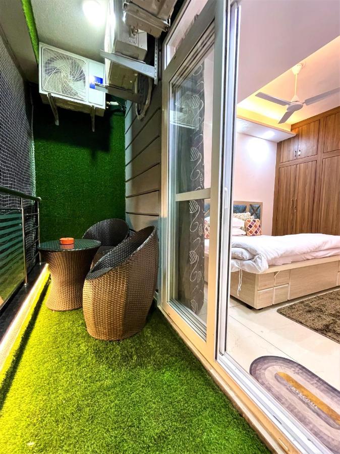 Airport Bliss Apartment+balcony & Netflix + Prime Apartment Jaipur