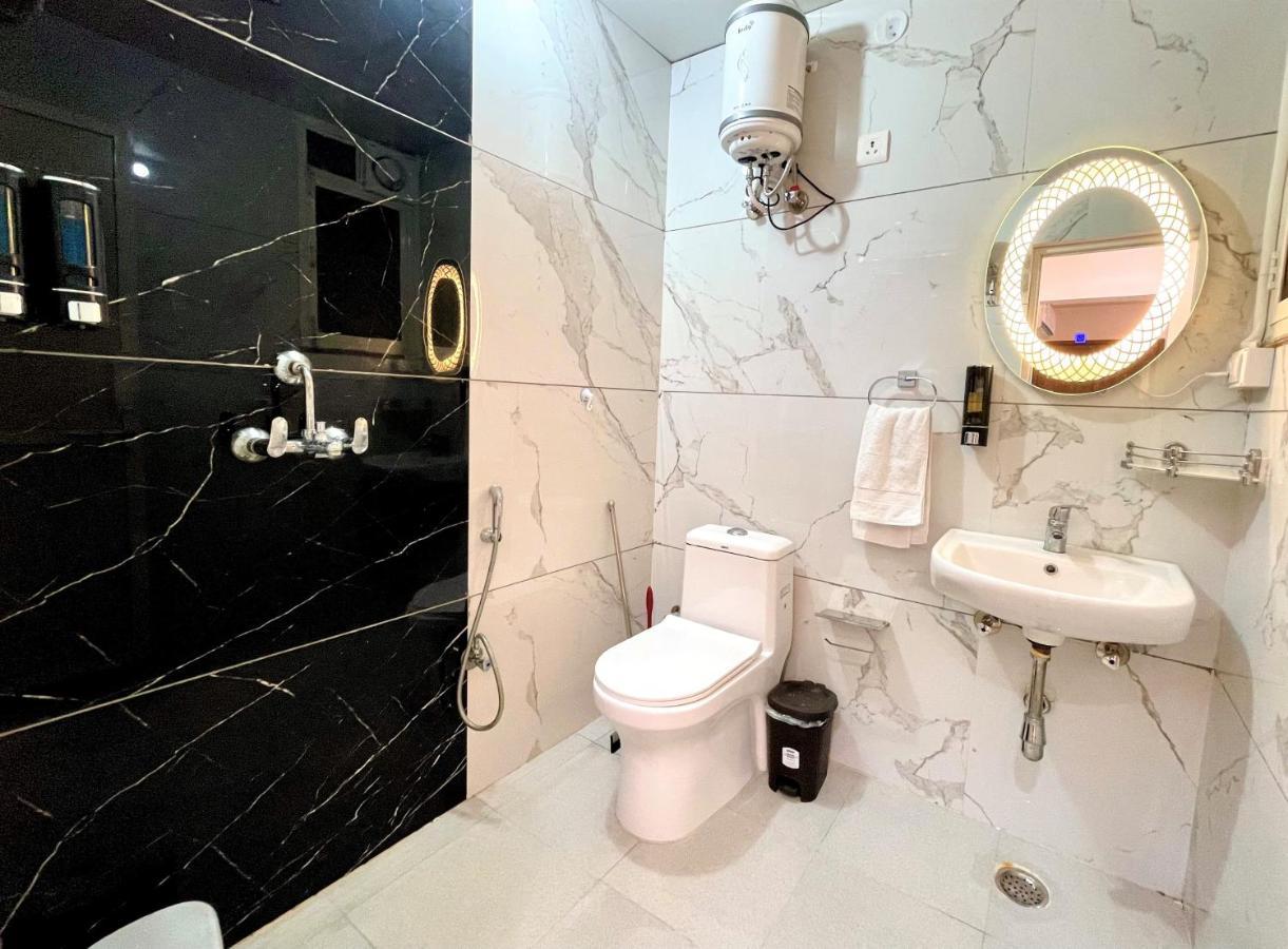 Airport Bliss Apartment+balcony & Netflix + Prime Apartment Jaipur