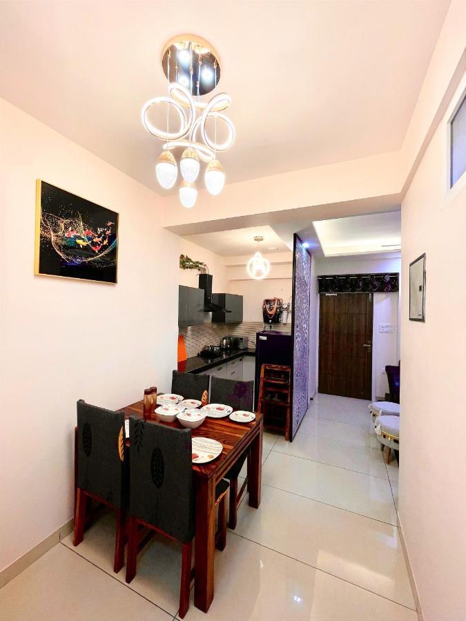 Airport Bliss Apartment+balcony & Netflix + Prime Apartment