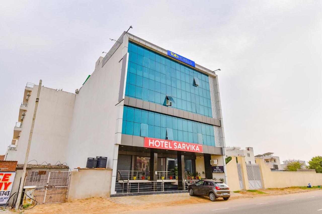 Hotel Fabhotel Sarvika 3*