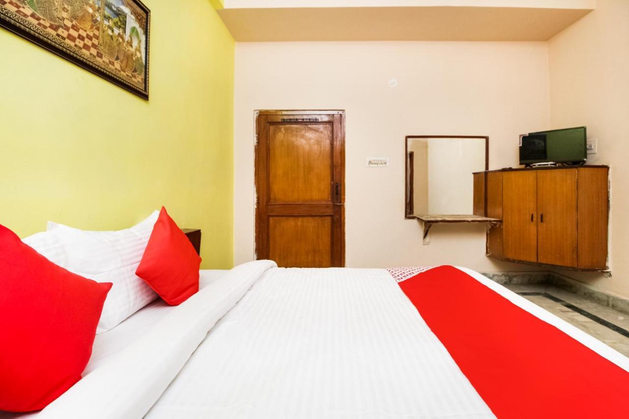 Hotel Oyo Apoorva Deluxe Jaipur