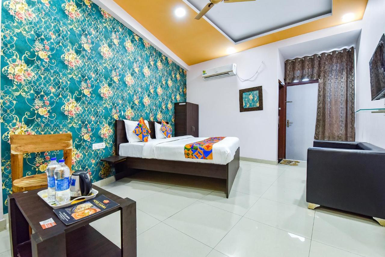 Fabhotel Sarvika 3*
