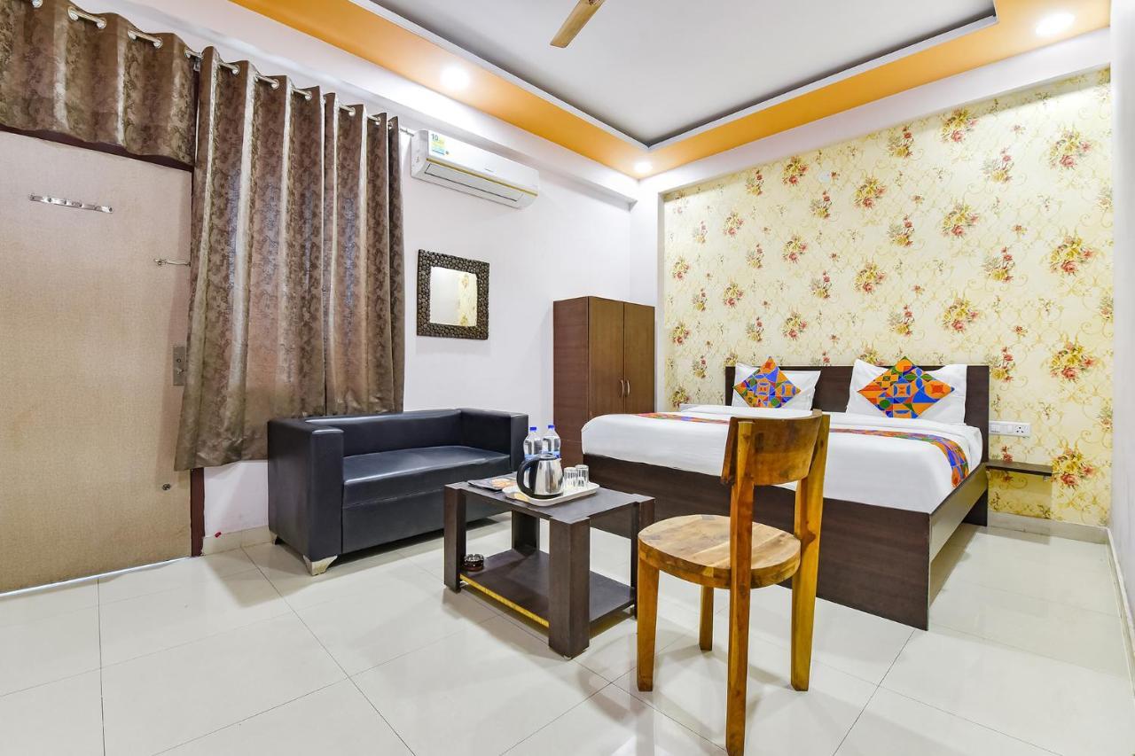 Fabhotel Sarvika 3*