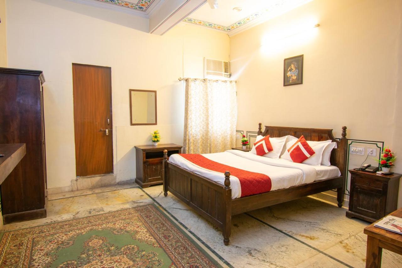 Raghuraj Palace