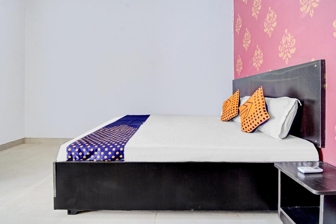 Hotel Oyo Flagship 81000 Shanti Palace 2*