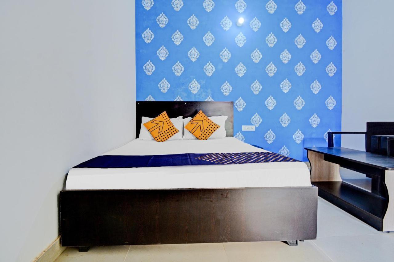 Hotel Oyo Flagship 81000 Shanti Palace 2*
