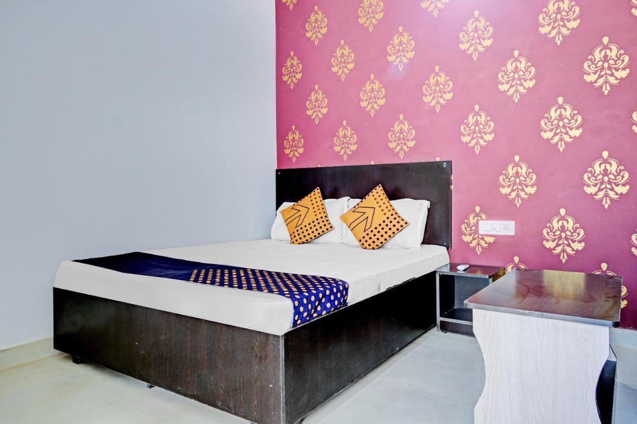 Hotel Oyo Flagship 81000 Shanti Palace 2*