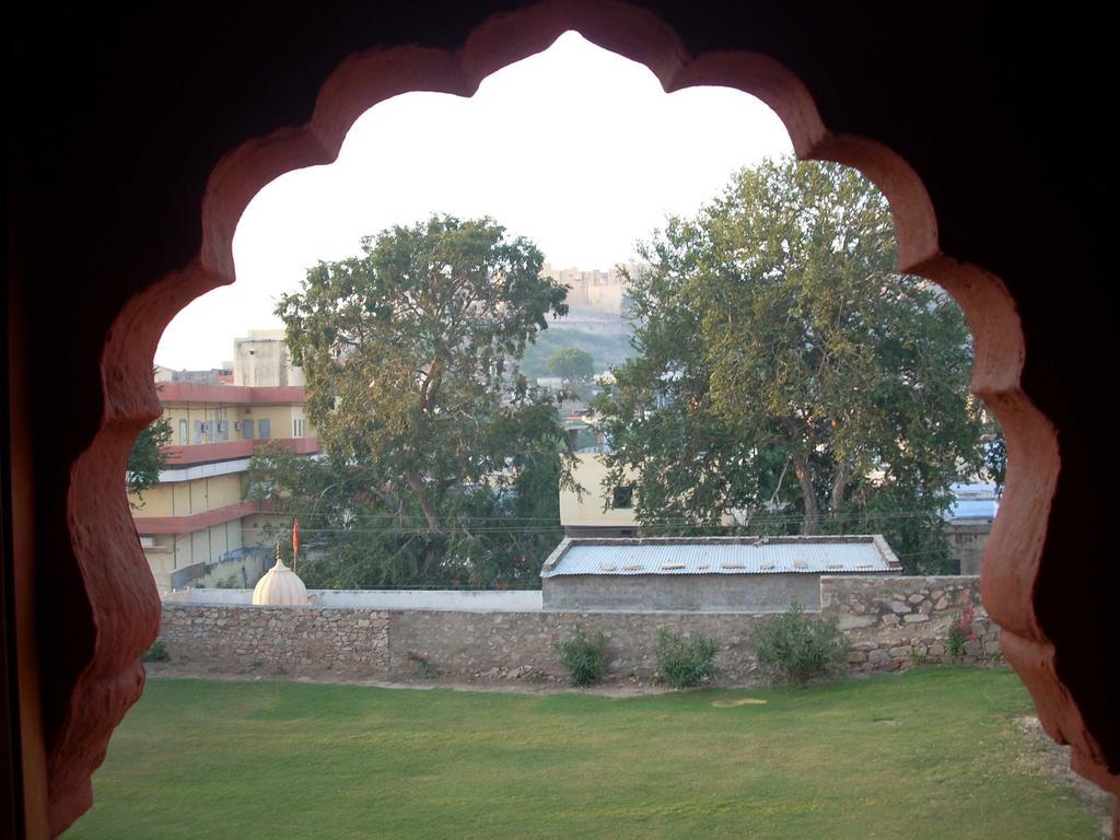 Hotel Adhbhut