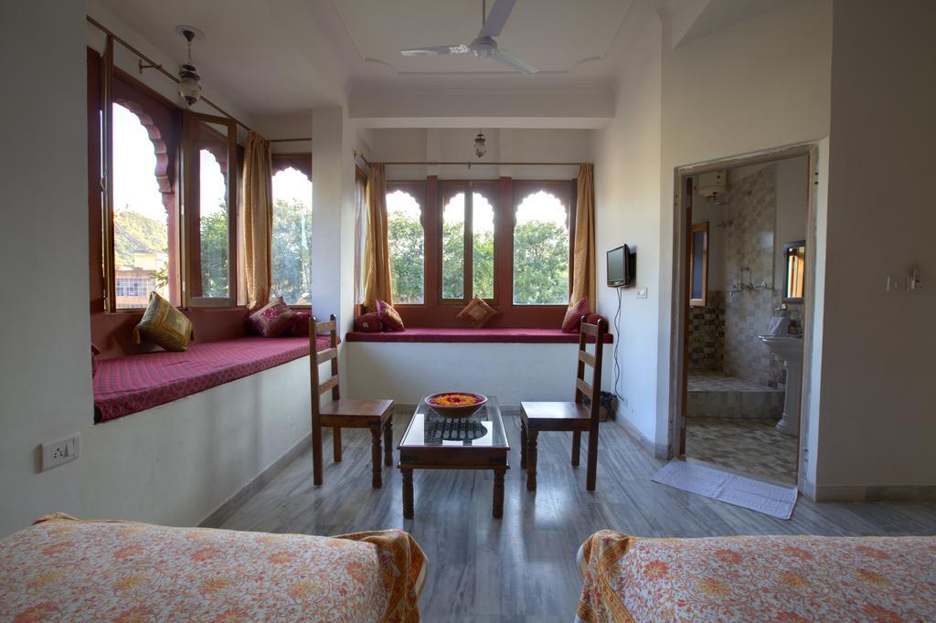 Hotel Adhbhut 3*