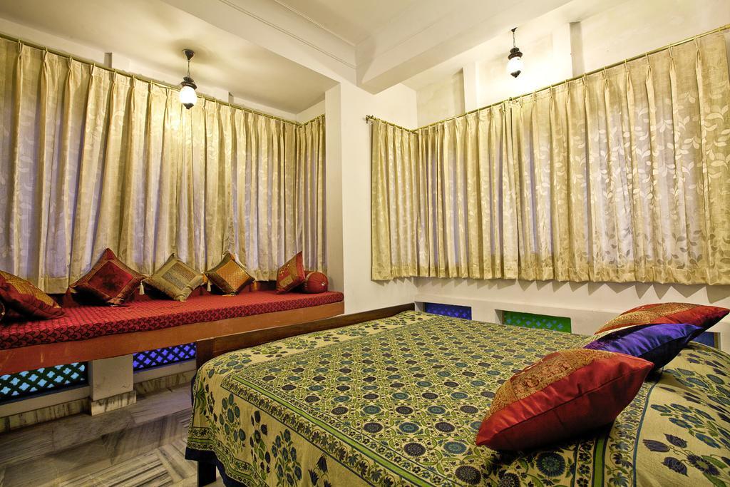 Hotel Adhbhut 3*