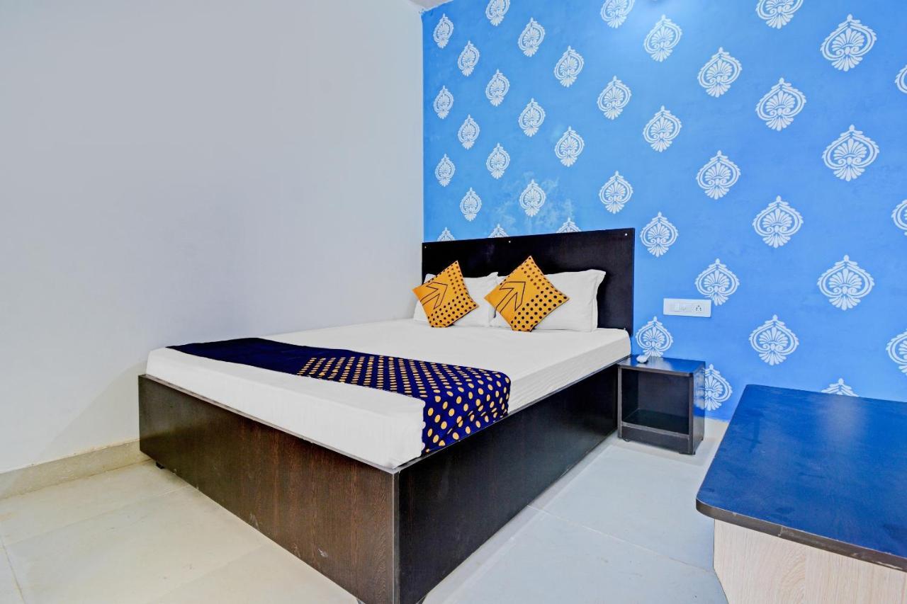 Hotel Oyo Flagship 81000 Shanti Palace 2*