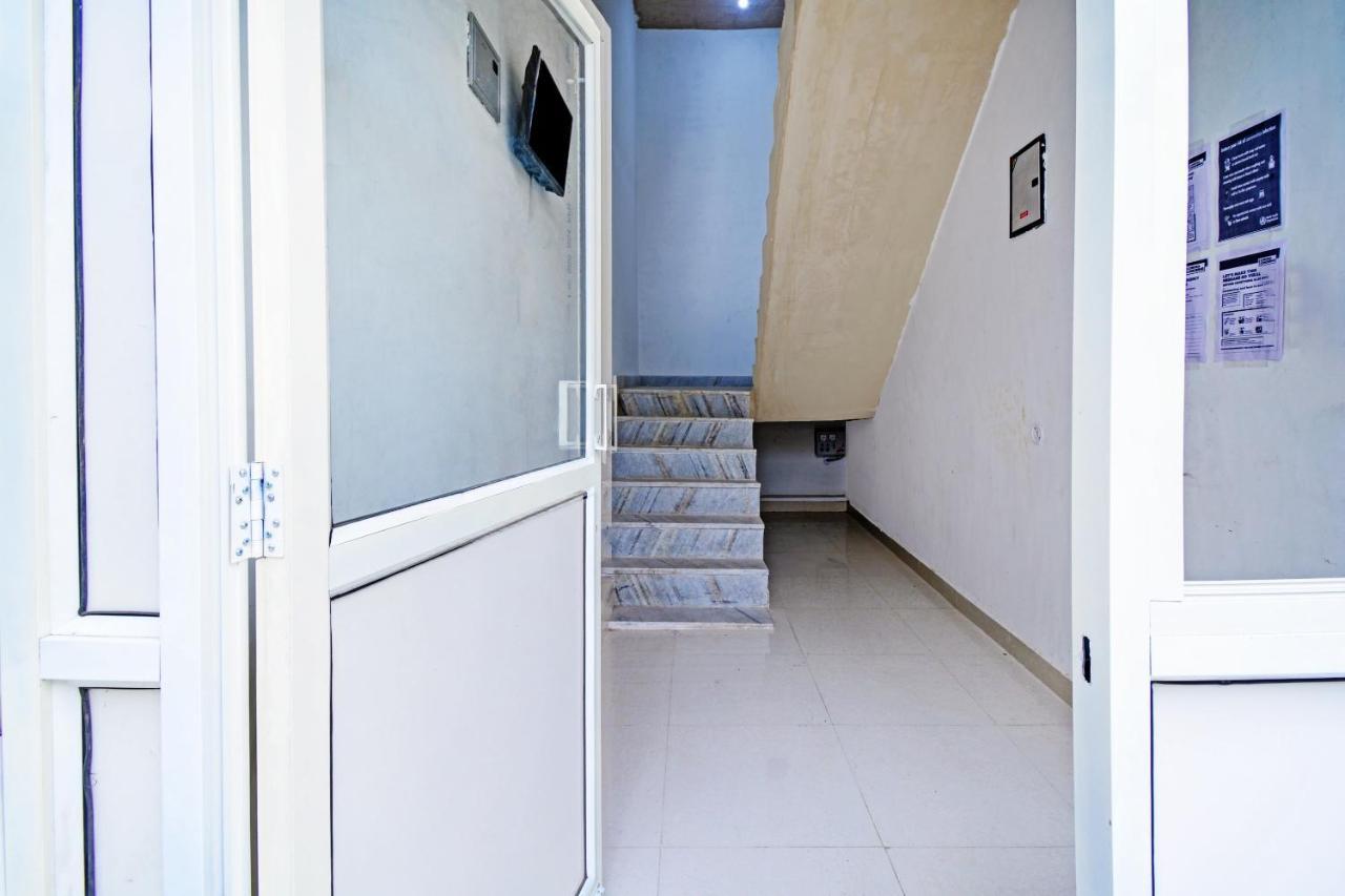 Oyo Flagship 81000 Shanti Palace 2*