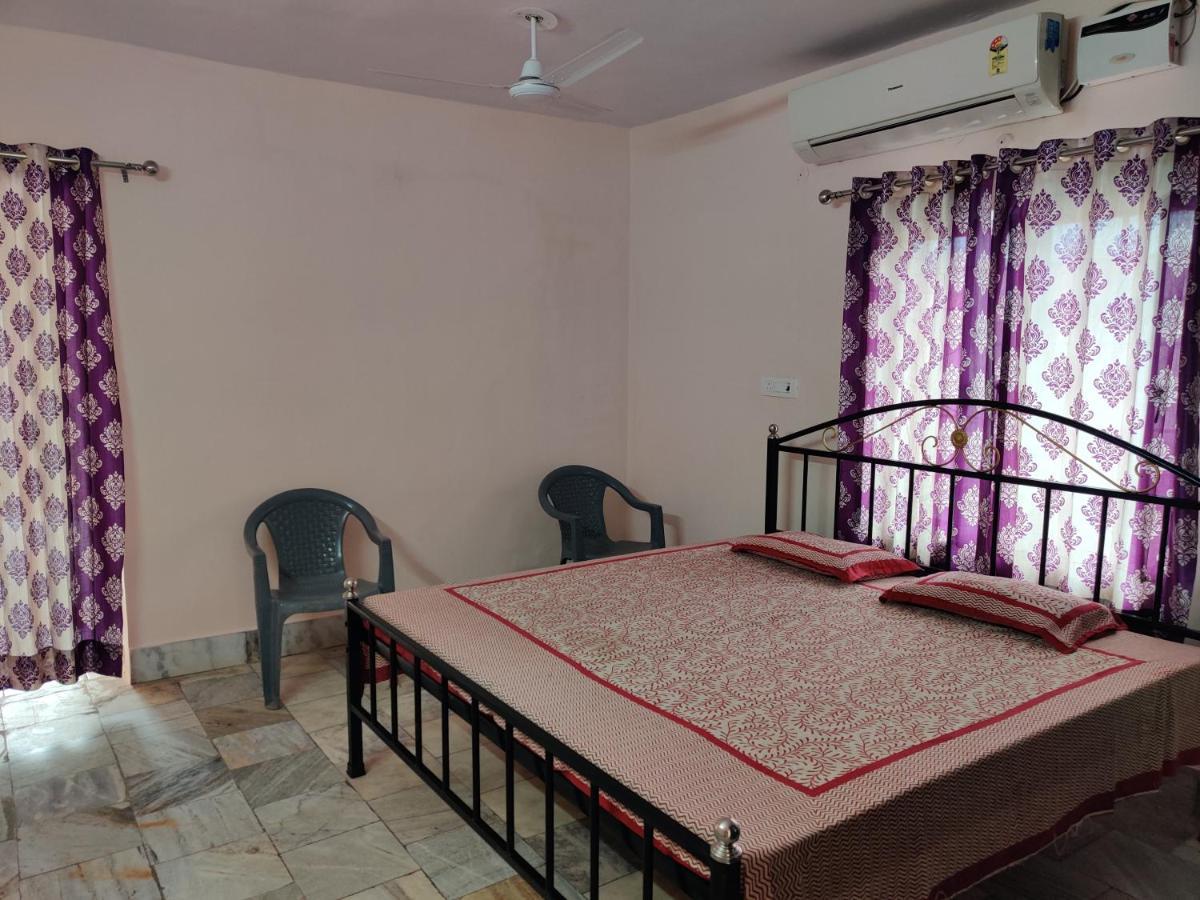 Guest house Saket *