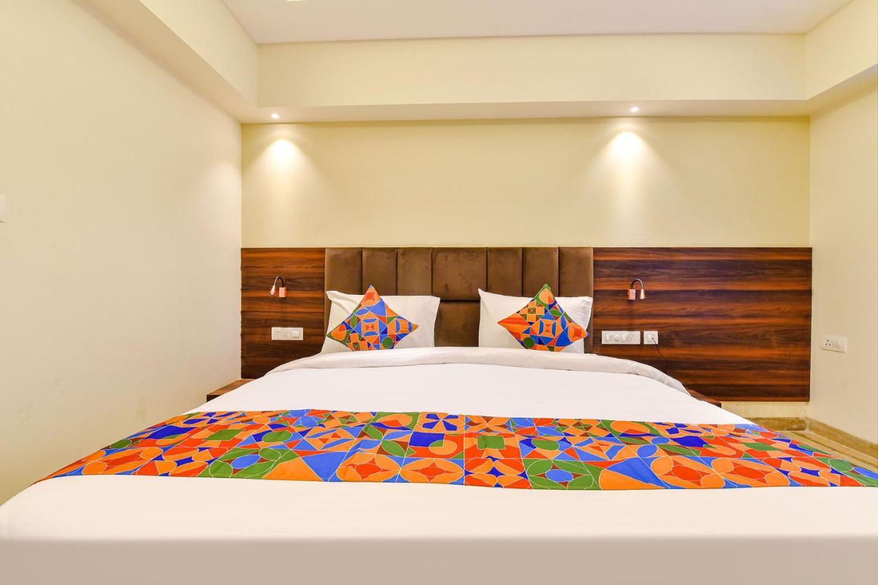 Fabhotel Prime Pink Park 3*